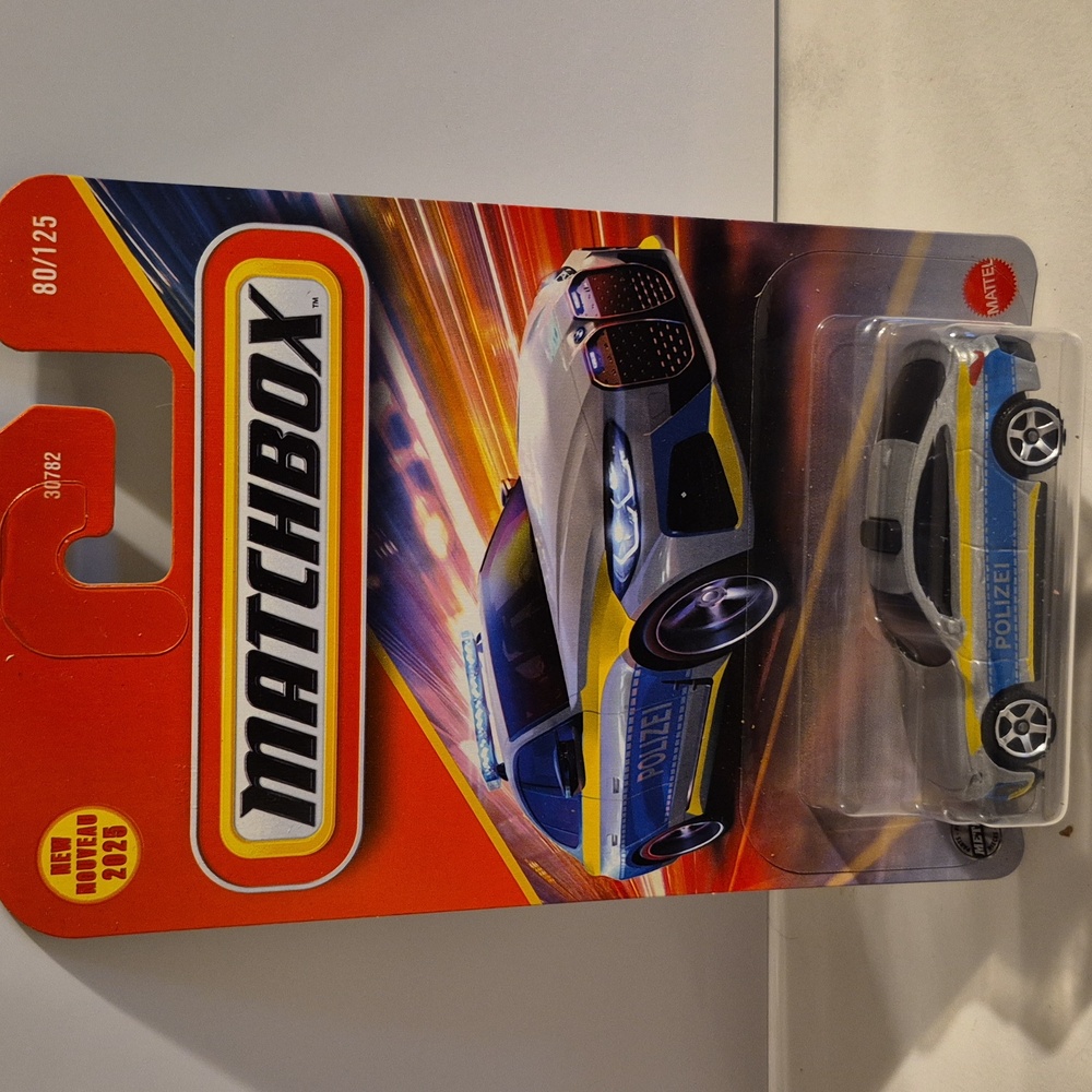 D5 matchbox BMW i4 police car with shipping protector